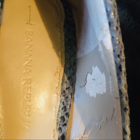BANANA REPUBLIC Snakeskin Pumps - Picture 4 of 5
